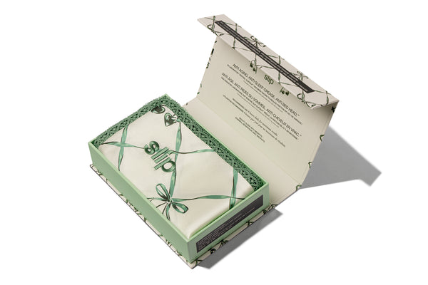 Wintergreen Queen Zippered Pillowcase with Lace Trim